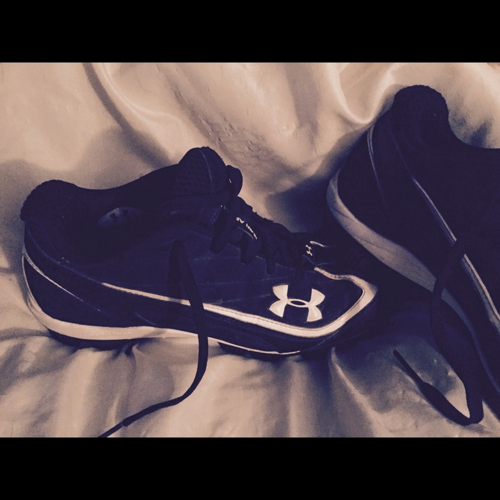 Baseball cleats